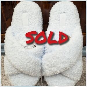 NEW WT! PINK VICTORIA SECRET SLIPPERS